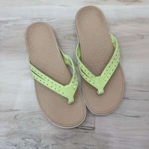 Vionic Tasha Toe Orthopedic Supportive Sandals Studded Pale Lime Sz 11